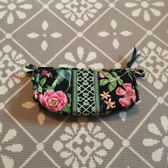 Vera Bradley Handbags - Vera Bradley lined travel makeup bag